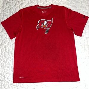 NFL on Field Apparel Nike Buccaneers Dri Fit red Shirt, size XL
